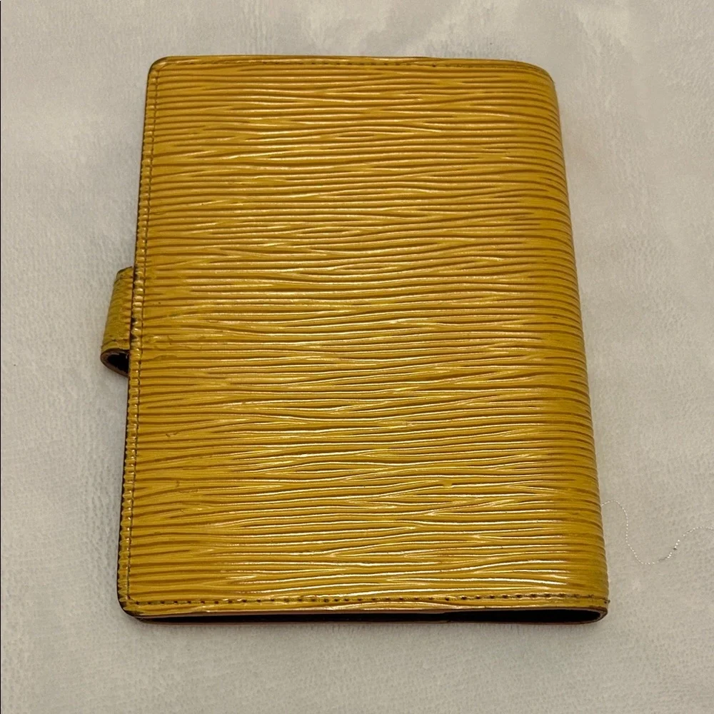Louis Vuitton Epi Leather Small Ring Agenda Cover
